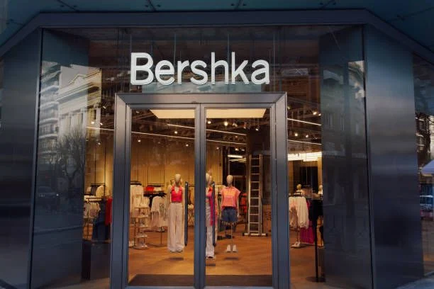 Bershka Lanza Una L Nea De Camisetas Que Marcan El Estilo Urbano M S Actual