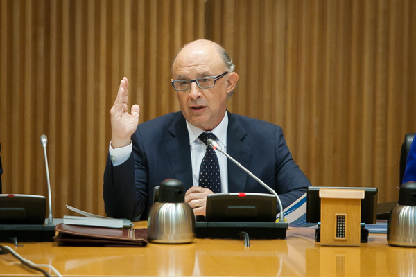 El último rejón fiscal de Montoro surte efecto, y ya prepara nuevas cornadas