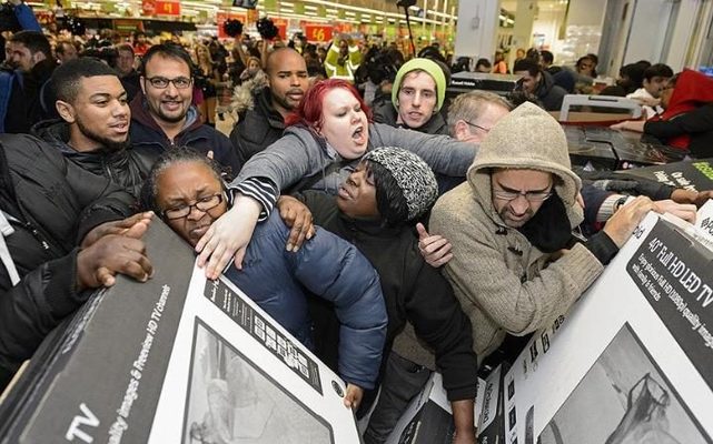 Así te engañan las tiendas para que compres en el Black Friday