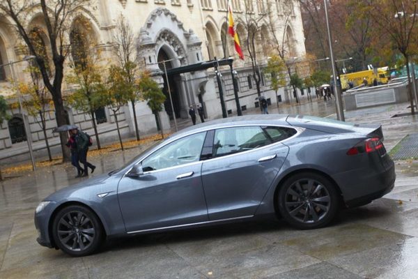 El ejército Tesla de Uber ya desfila en Madrid