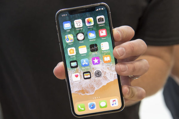 Se retrasa la producción del iPhone X por inconvenientes con los sensores faciales