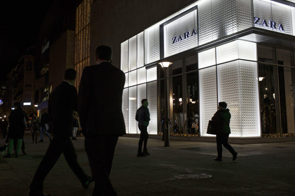 Inditex busca 400 millones de euros al vender 16 de sus tiendas