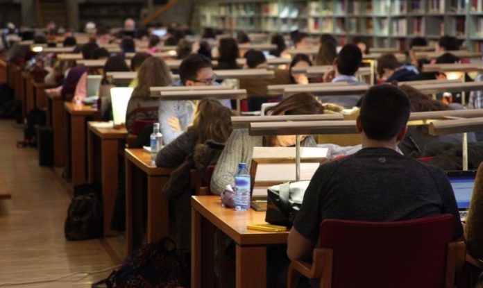 Foto de Imagen de una biblioteca pública