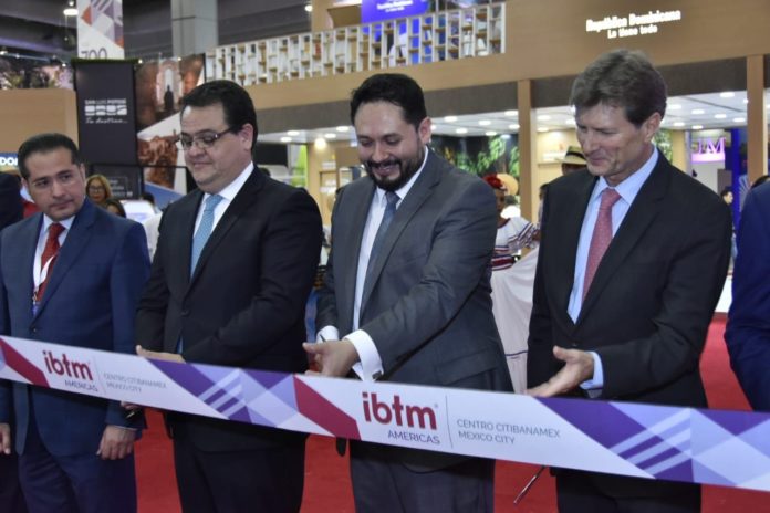 Foto de Corte de cinta inaugural de IBTM Americas 2018