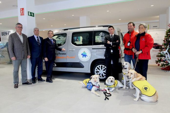 Foto de El equipo directivo de Automoción Alcalá y la Fundación