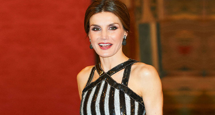  Letizia cuando la cámara de un periodista dejo a la luz su tono de ropa interior.