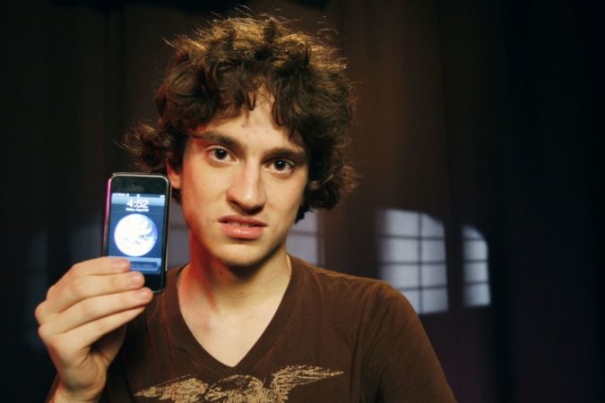 George Hotz con un iPhone