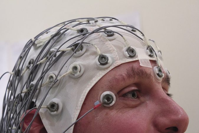 EEG, tecnología no invasiva con Internet