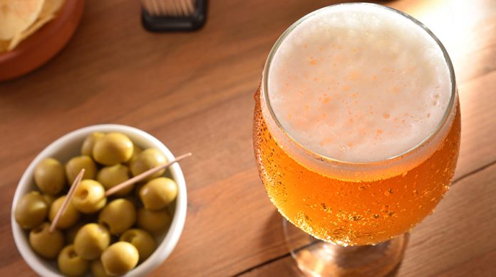 cerveza aceitunas españoles aperitivo