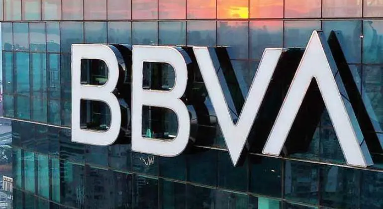 Otra semana negra para el empleo en la banca: CaixaBank y BBVA