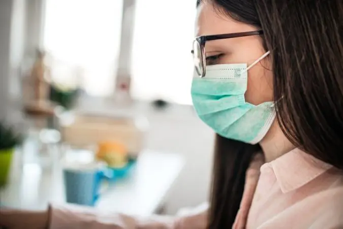 Cómo evitar que se te empañen tus gafas de sol con mascarilla