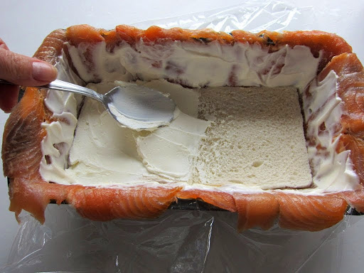 pastel de salmón ahumado pan