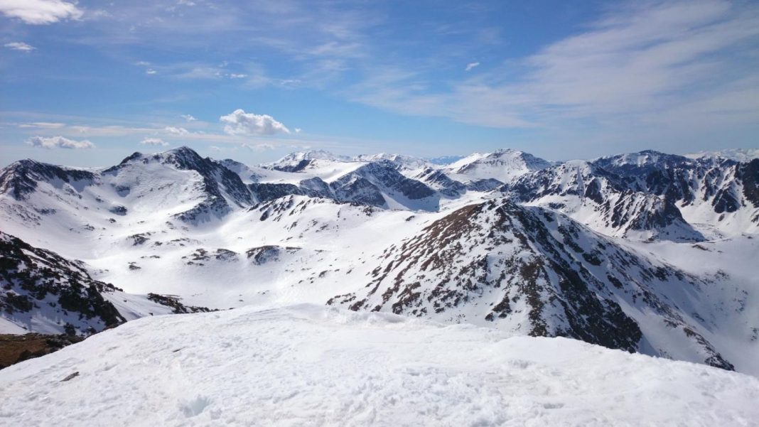 Pirineos, montañas nevadas