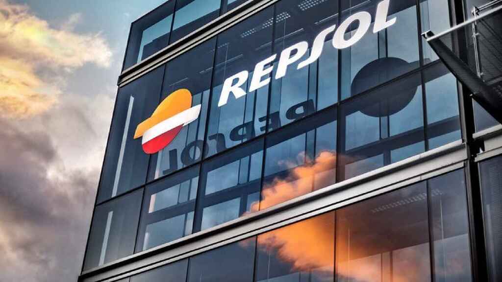 Repsol y sindicatos pactan reducir a la mitad los afectados por el ERTE en A Coruña