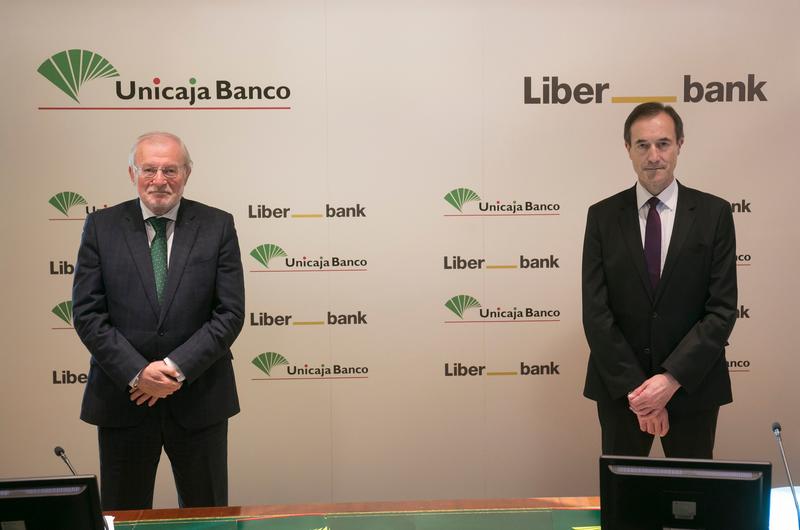 Unicaja Banco y Liberbank notifican su fusión a la CNMC