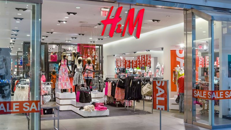 H&M se enfrenta a una nueva polémica por tener precios diferentes en web y en tienda física