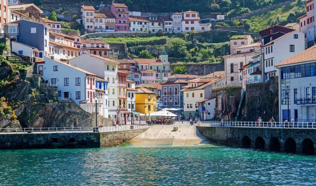 Pueblos bonitos de España donde apenas va a llover este puente