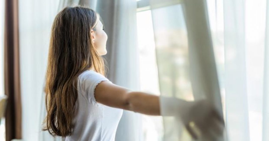 Usa cortinas más gruesas y ahorra en calefacción