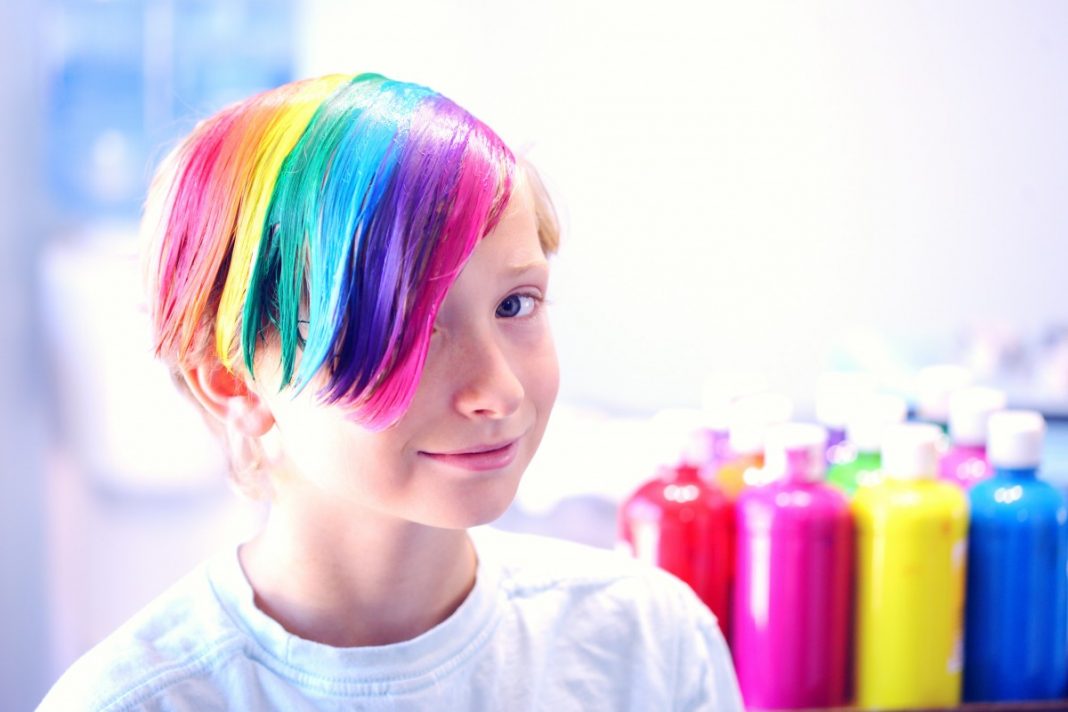 teñir el pelo, multicolor, niño