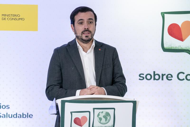 Garzón pone en pie de guerra a la ganadería española y piden su dimisión