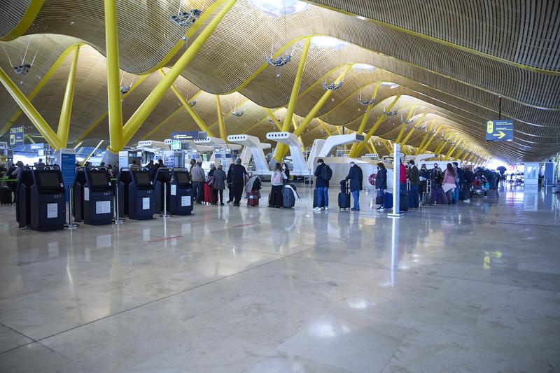 Los aeropuertos de Aena cierran 2021 con el 43,6% del tráfico de 2019