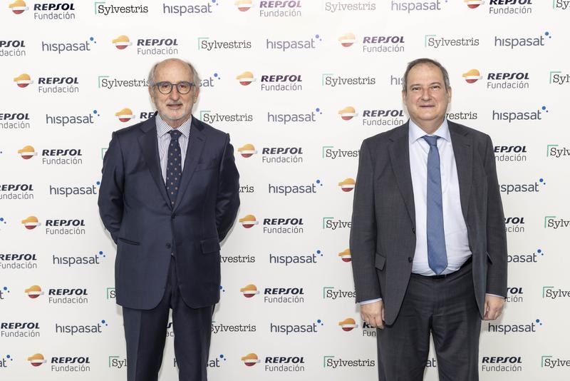 Hispasat y Repsol se alían para labores de reforestación y compensación de CO2