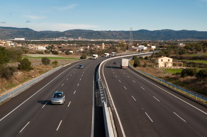 Abertis coloca más de 1.500 millones de deuda en sus filiales francesa y estadounidense