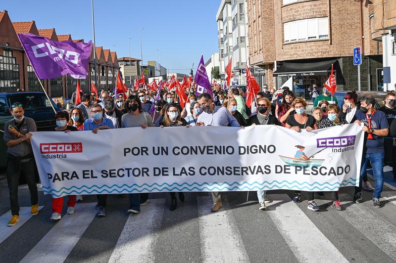 Más del 90% de trabajadores del sector de conservas de pescado secunda la huelga para pedir convenio digno