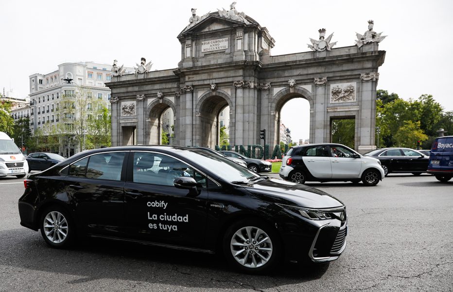 Cabify, en la cuerda floja: Uber y Bolt se disputan sus licencias