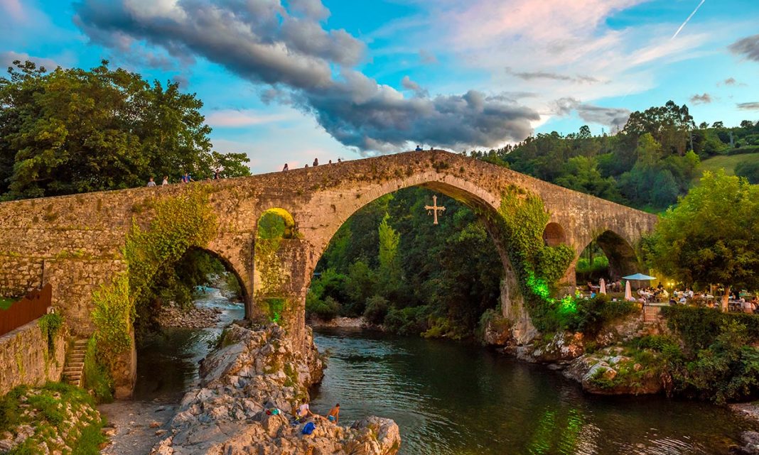 Cangas de Onís, no puede faltar en los pueblos más bonitos de España