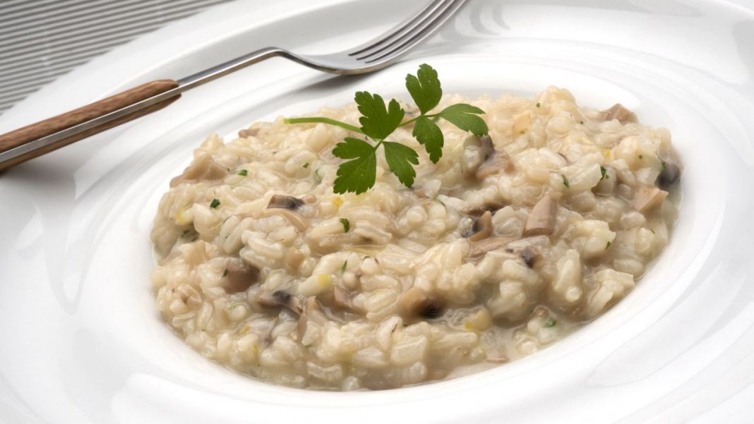 Risotto de champiñones: la receta para reírte de la paella