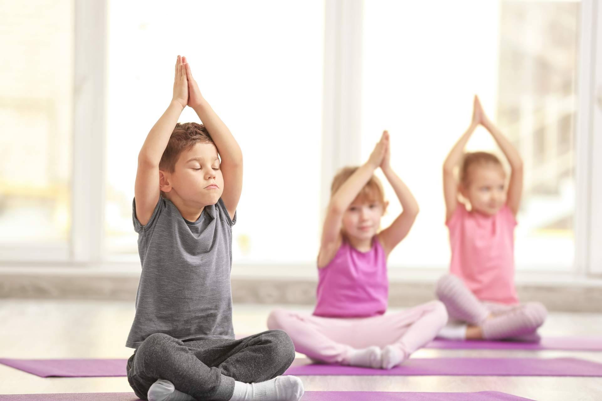 Kavaalya recomienda el yoga para niños