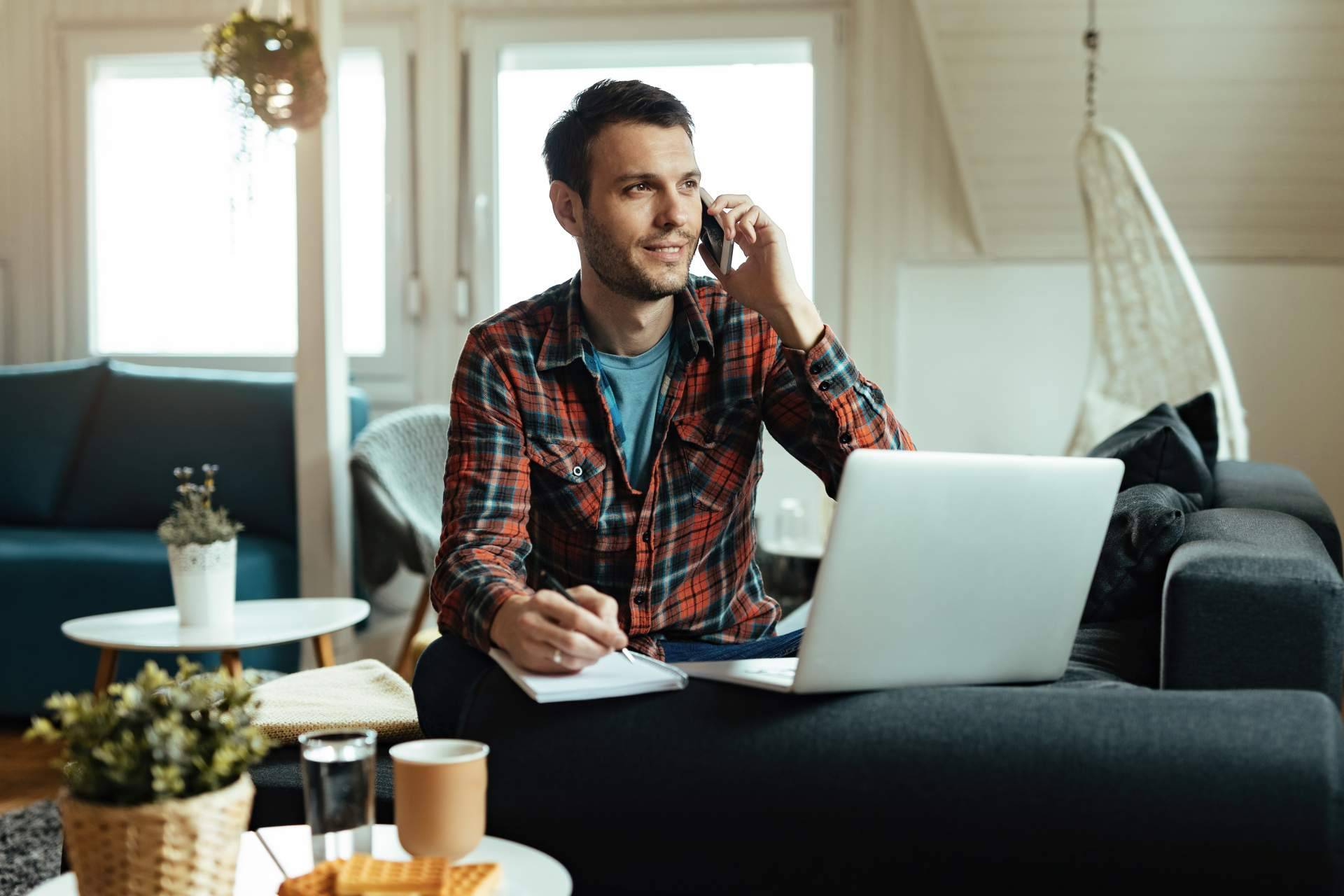 Los productos que compran los nómadas digitales para el teletrabajo, por Globerada