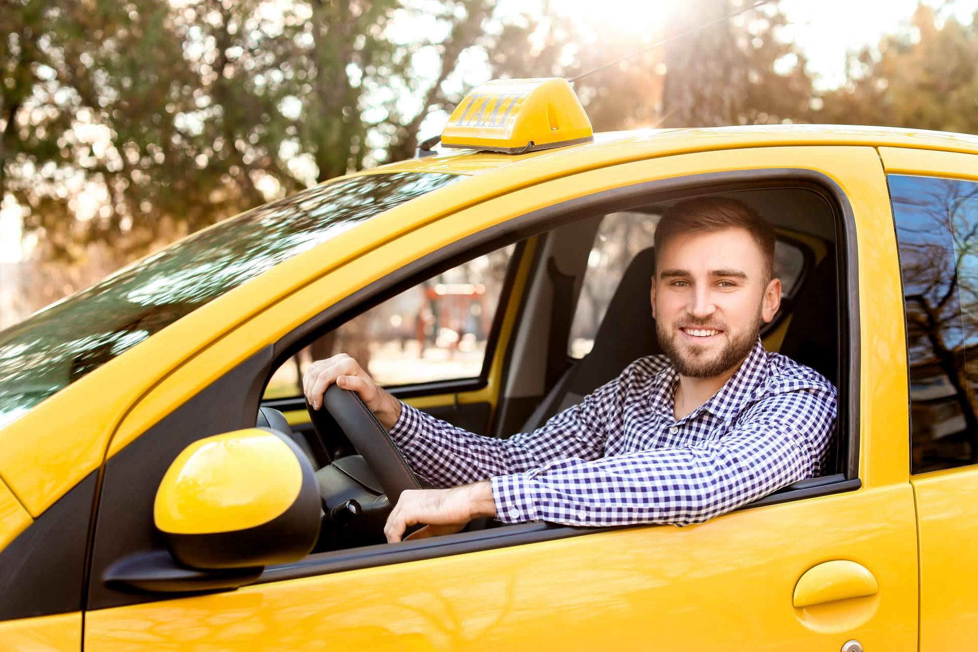 Los que necesitan un taxi en Málaga disponen de un servicio VIP de la mano de Taxi Málaga Airport Charly Transfer 24 Hours