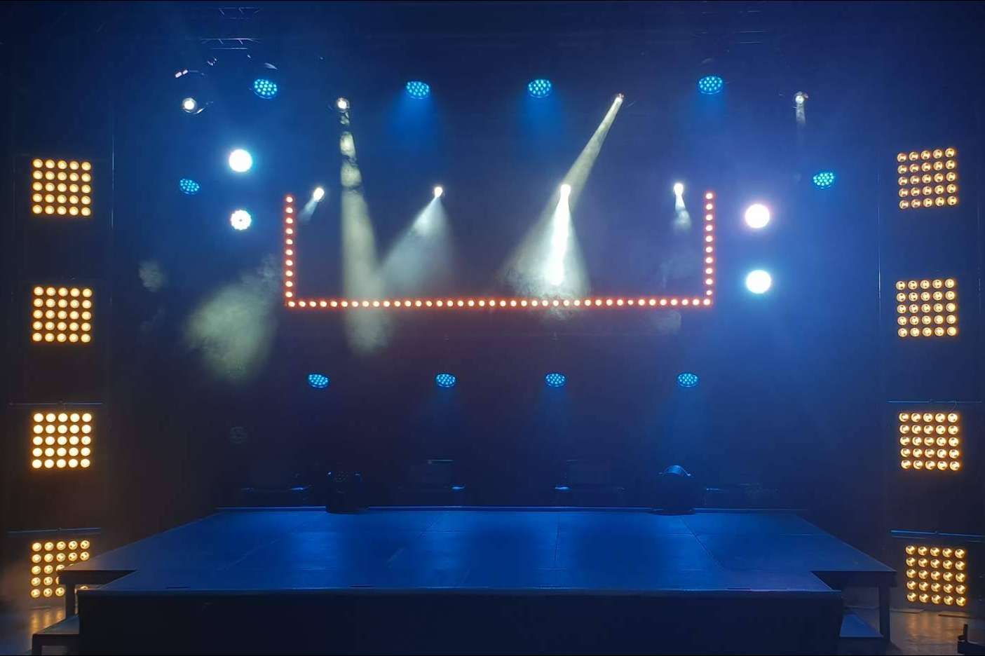 Alquiler equipos de sonido, iluminación y audiovisuales para fiestas y eventos de la mano de DCPRO