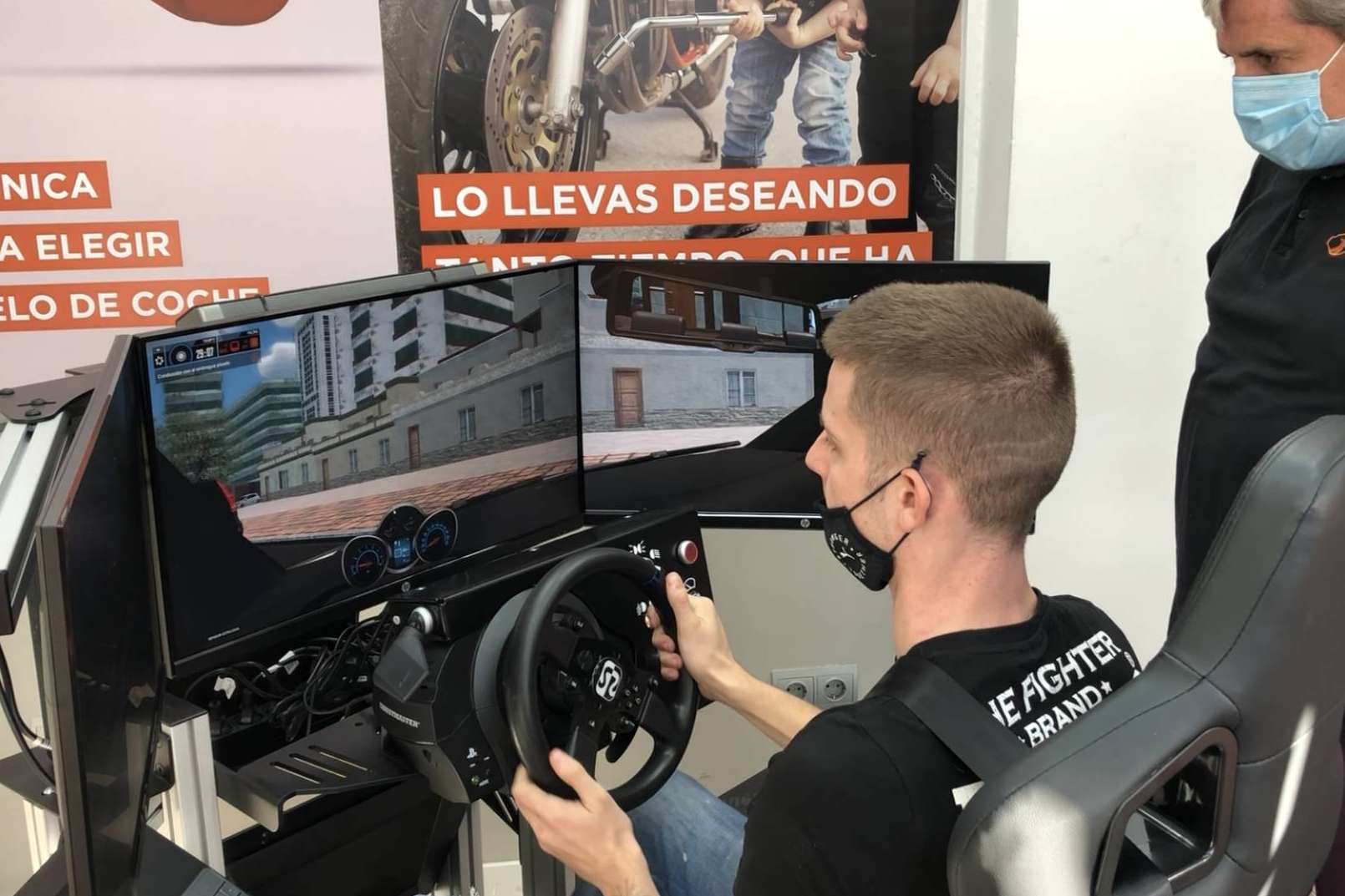 Simumak extiende la formación virtual mediante su simulador de coche pensado para autoescuelas