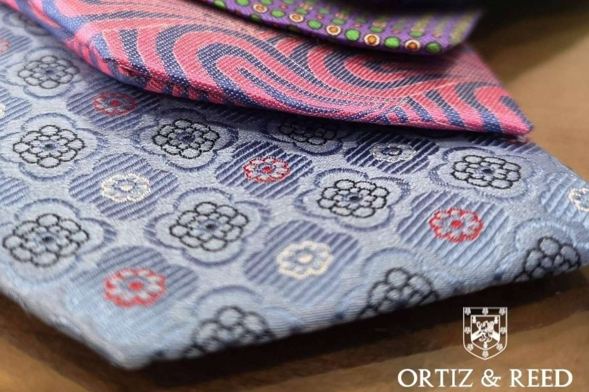 ¿Cómo combinar las corbatas estampadas de Ortiz & Reed?