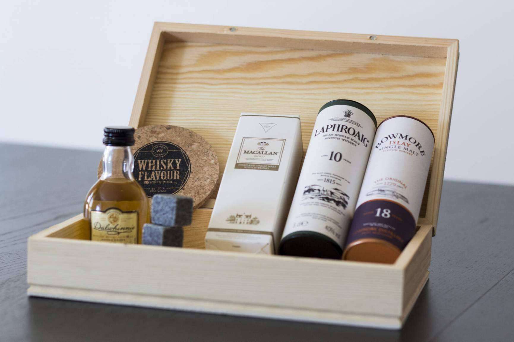 La caja de suscripción es una idea de regalo original para los amantes del whisky