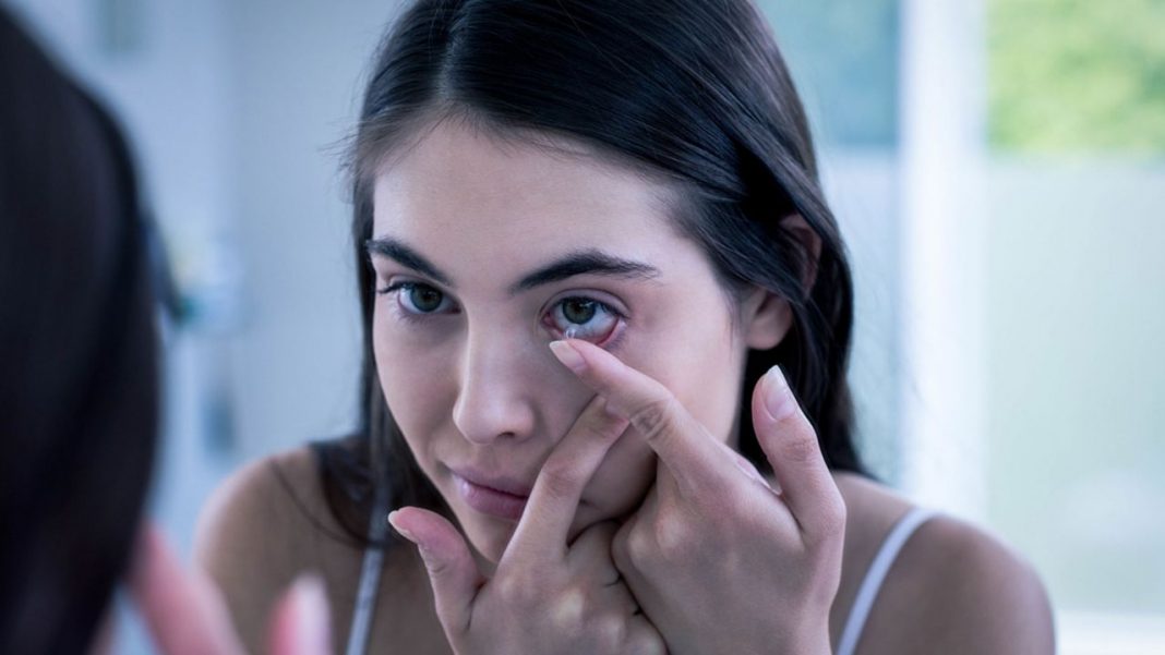 Estos son los errores que más se cometen al usar lentillas