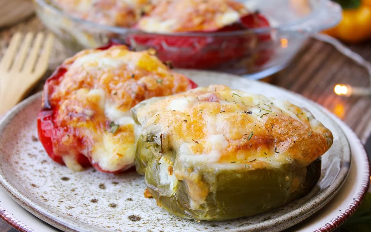 Pimientos Rellenos De Queso: Un Manjar Sabroso Y Fácil De Hacer