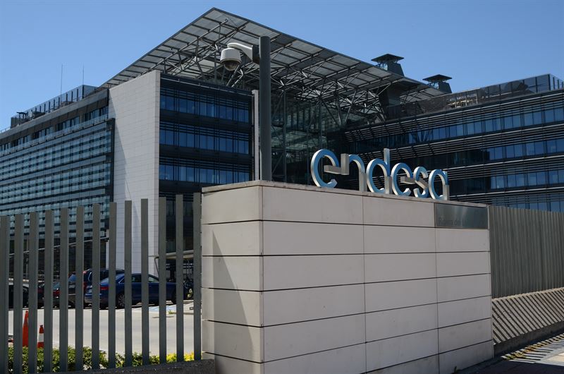 Endesa culpa al «injusto y discriminatorio» impuesto del Gobierno de la caída de casi el 30% en su beneficio neto