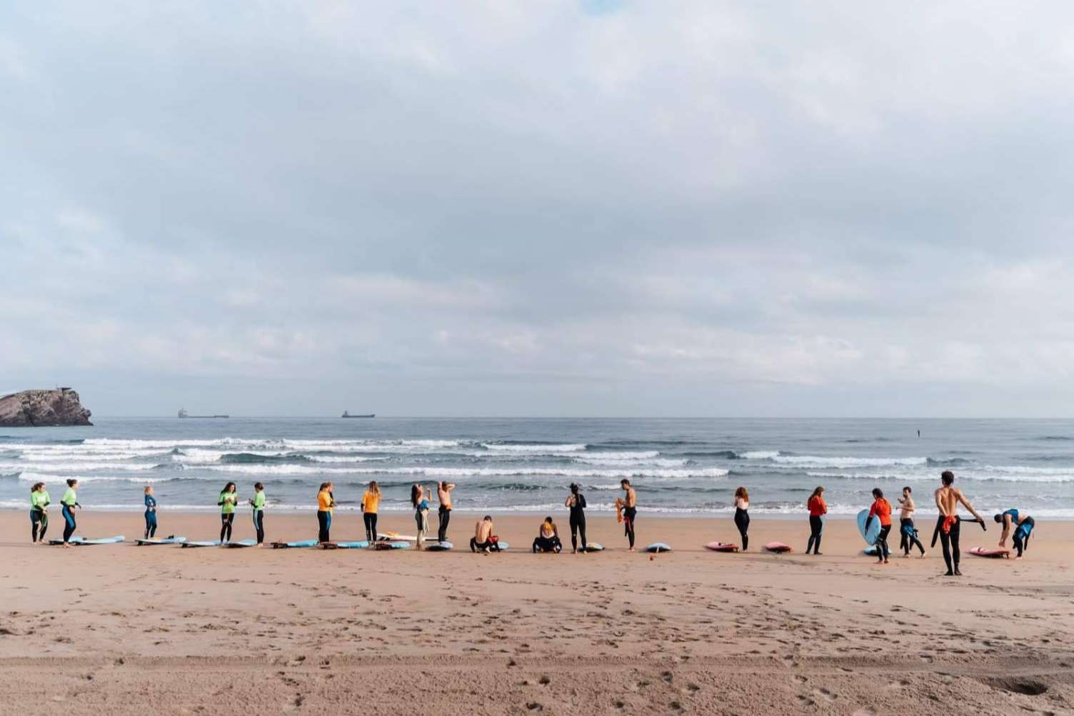 Gracias a los vuelos a Salinas los amantes del surf pueden disfrutar de todo lo que ofrece Family Surfers