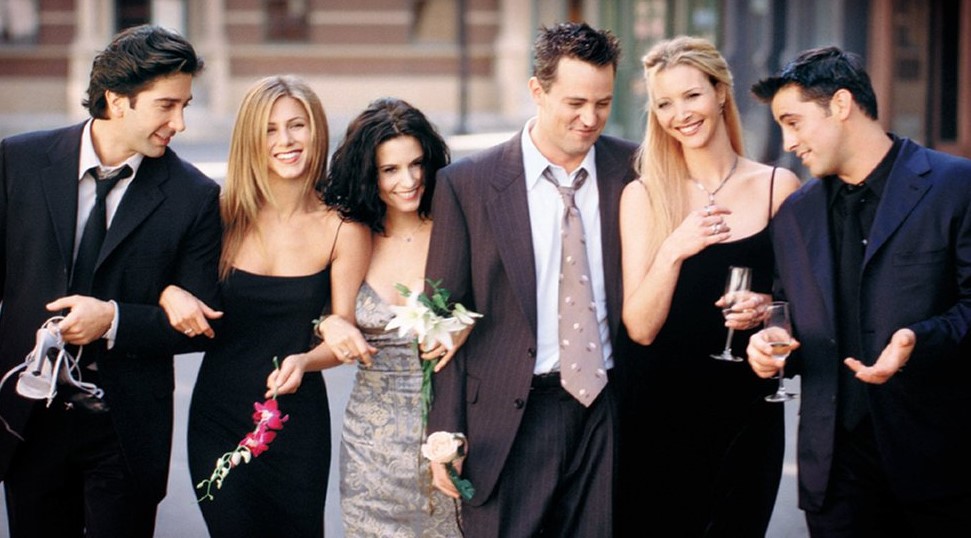 La serie de Friends impulsó grandes tendencias en los 90s, mismas que  seguimos utilizando. Por ello te presentamos algunos looks que puedes…