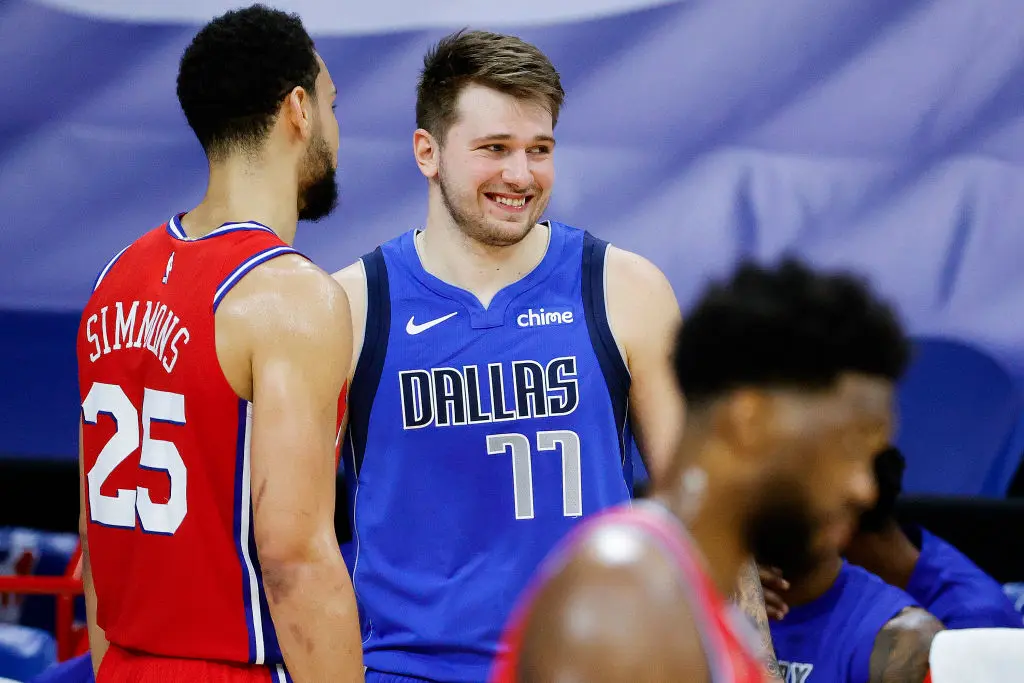 Luka Doncic regala bicicletas eléctricas a todo el equipo de los