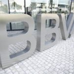 El mercado incrementa la presión sobre la oferta de BBVA a los accionistas de Banco Sabadell