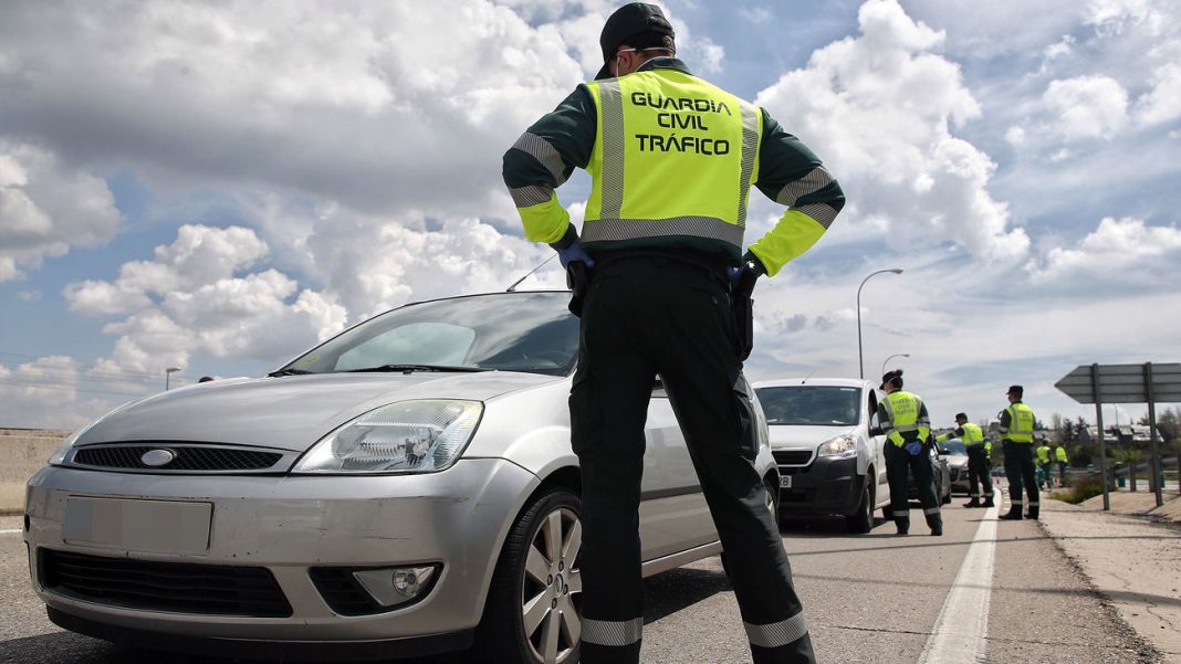 DGT, la multa de 500 euros por llevar esta prenda al examen de conducir