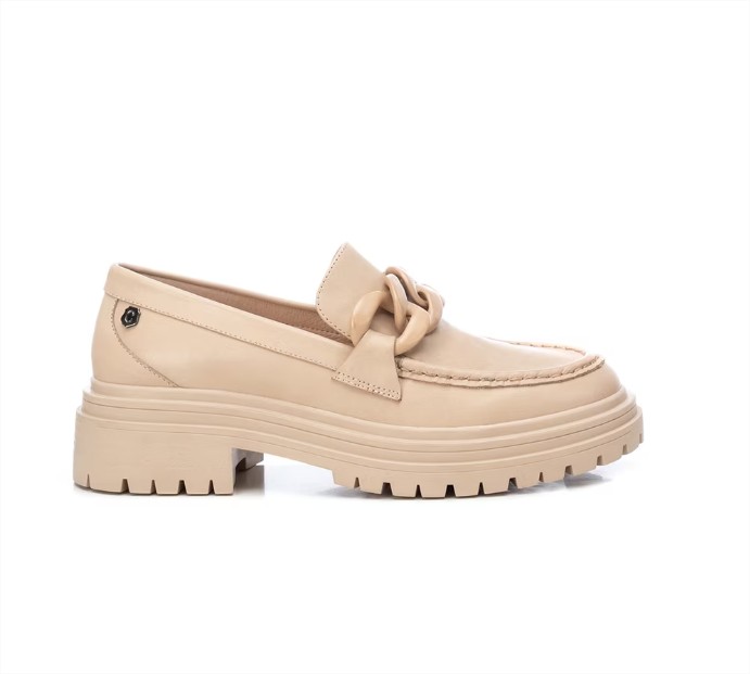 Mocasines de mujer de piel color beige con detalle de cadena el corte ingles