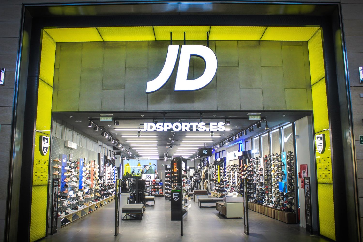 JD Sports busca acuerdos para ‘desprenderse’ de Nike y Adidas