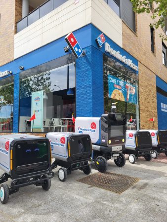 La trampa del 'come y bebe' de Domino's Pizza que lleva a los clientes a elegir Telepizza