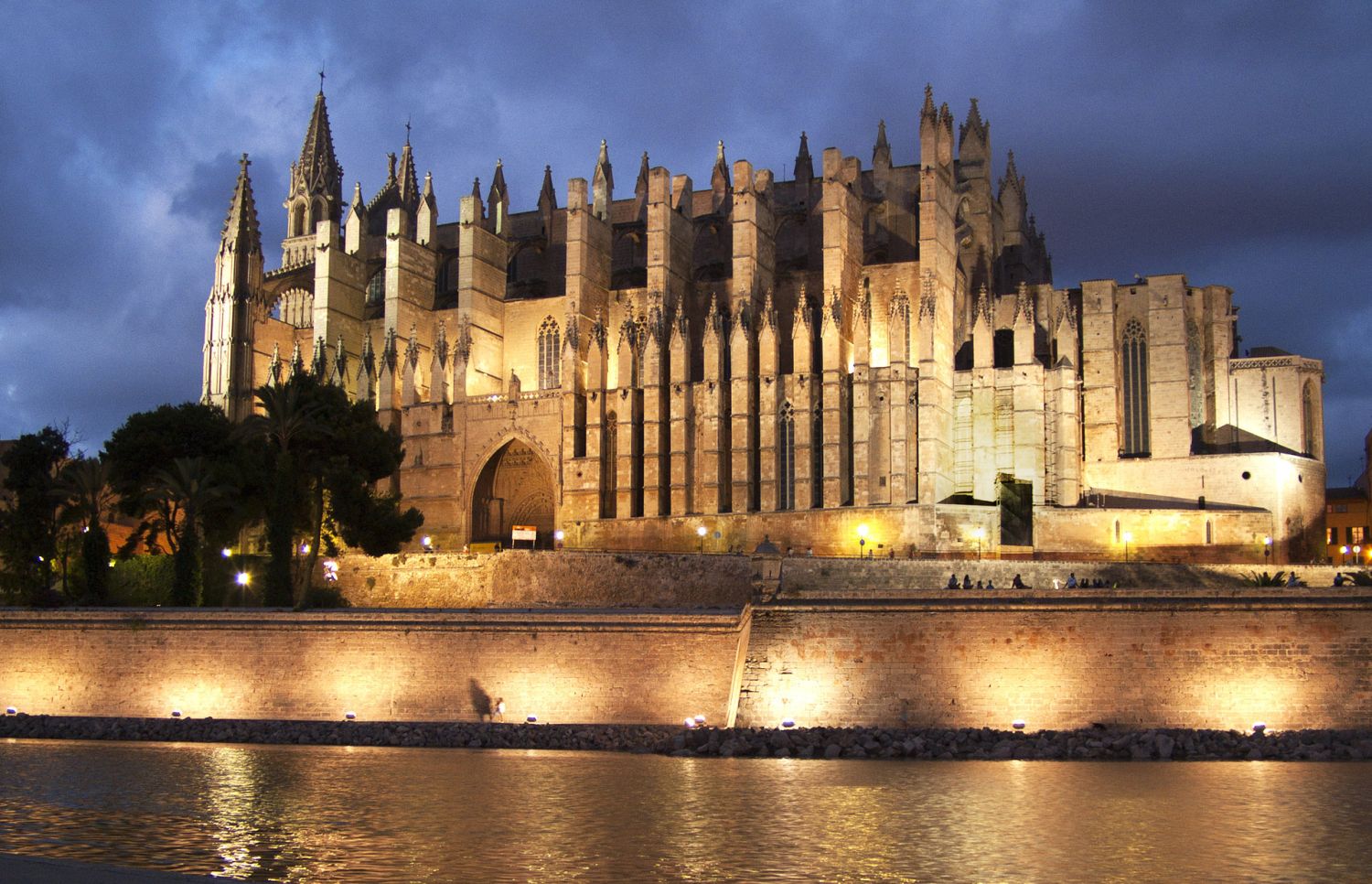 Catedral de Palma de Mallorca: conoce la única joya gótica frente al ...